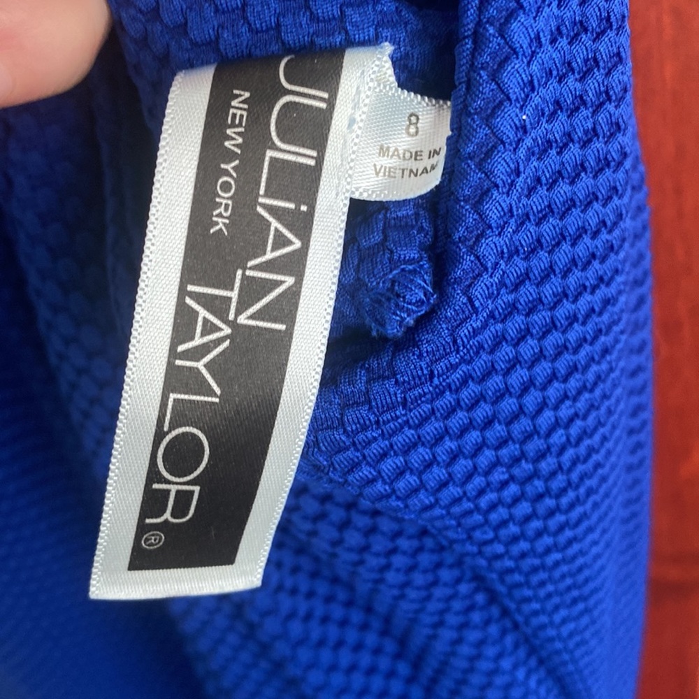 Royal blue color dress by Julian Taylor, size 8. Barely worn. 100% polyester - Picture 4 of 5